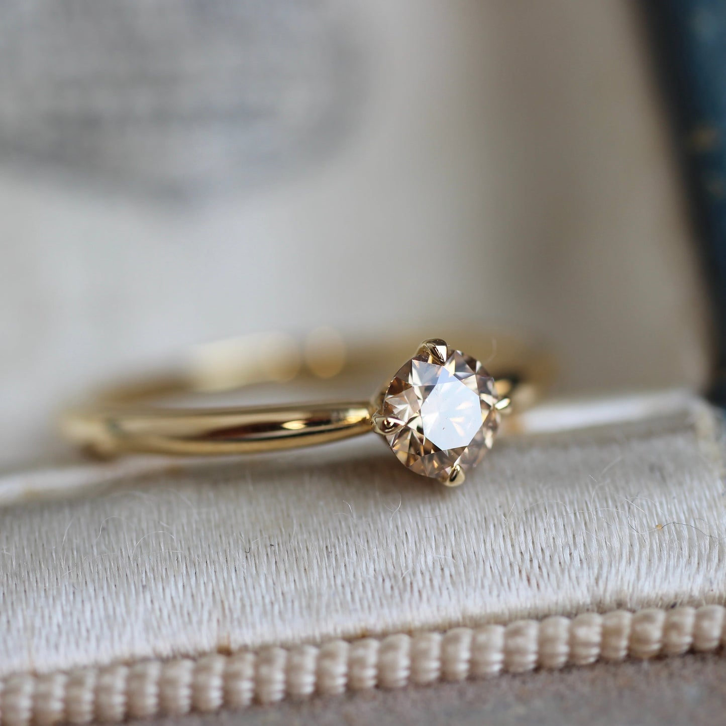 ブラウンダイヤモンド 0.325ct 4本爪×絞りアーム K18YGリング 【MJ2412】