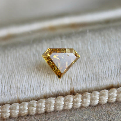 ダイヤカット ブラウンダイヤモンド 0.2ct 3.5mm×4.5mm-2.0mm 【MJ2467】