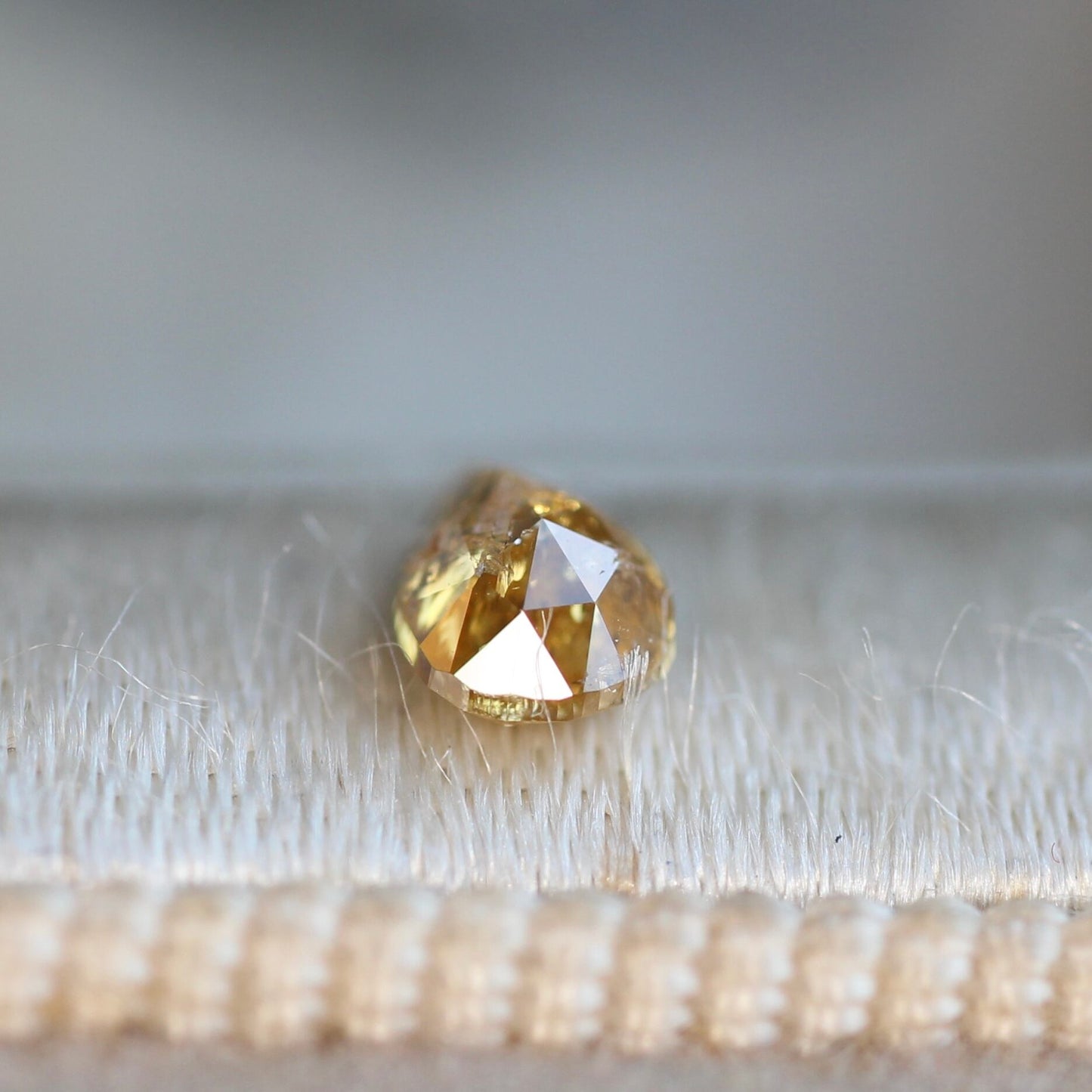 ペアシェイプカット ナチュラルダイヤモンド 0.225ct 4.2mm×3.1mm-1.7mm 【MJ2476】