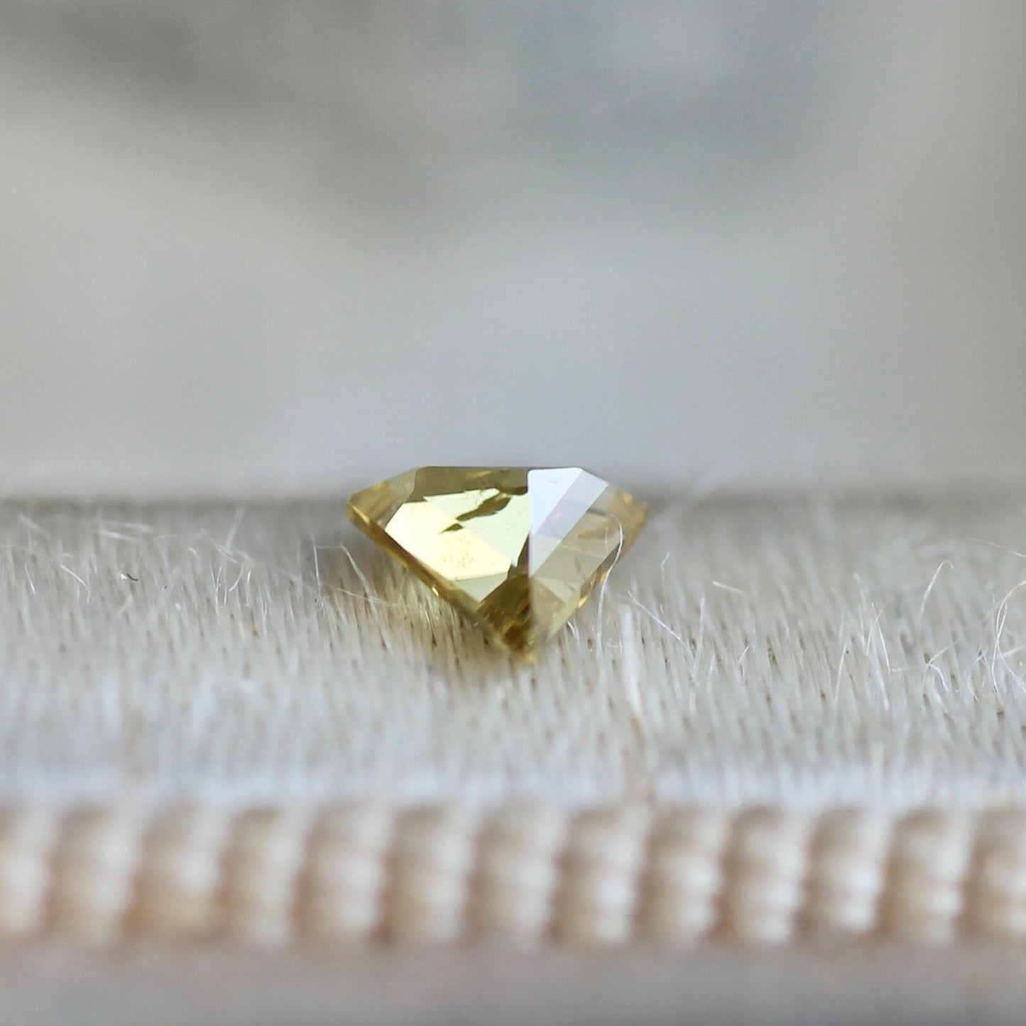 ダイヤカット オリーブブラウンダイヤモンド 0.14ct 3.7mm×3.8mm-1.6mm 【MJ2468】