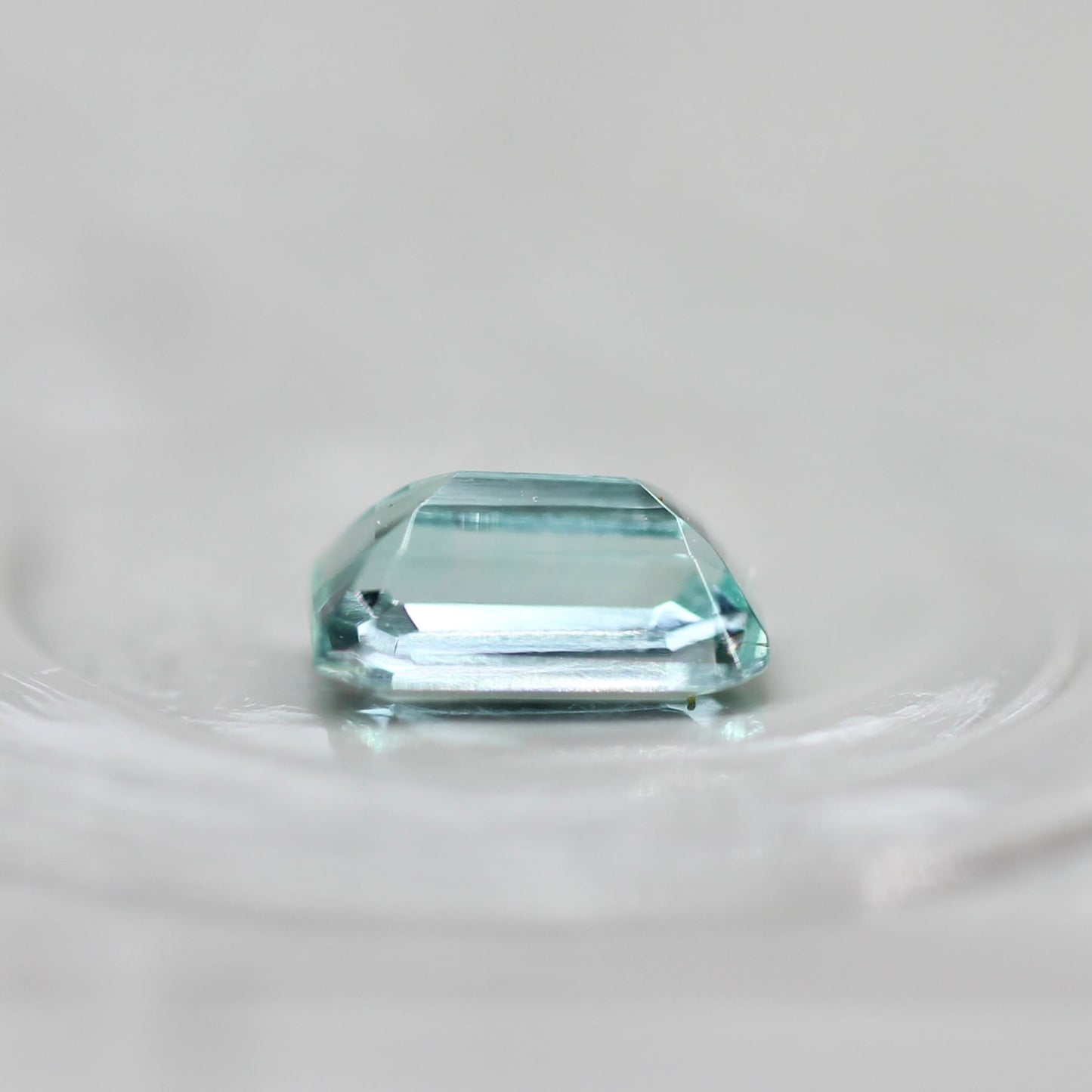パライバカラーベリル 0.27ct エメラルドカット 5.2mm×3.3mm×2.5mm【MJ2716】