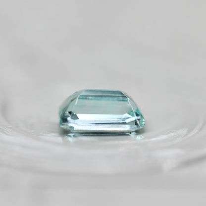 パライバカラーベリル 0.27ct エメラルドカット 5.2mm×3.3mm×2.5mm【MJ2716】