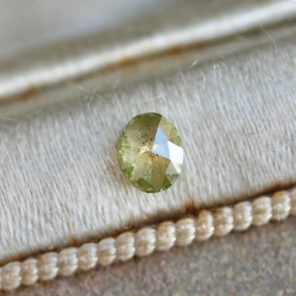 オーバルローズカット グリーンダイヤモンド 0.16ct 4.0mm×3.2mm-1.4mm 【MJ2470】