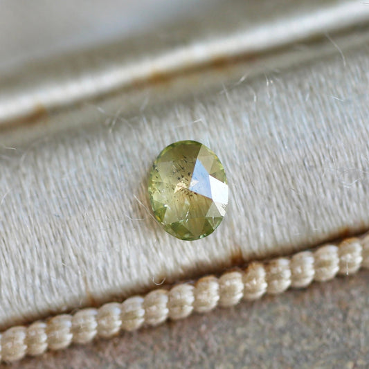 オーバルローズカット グリーンダイヤモンド 0.16ct 4.0mm×3.2mm-1.4mm 【MJ2470】