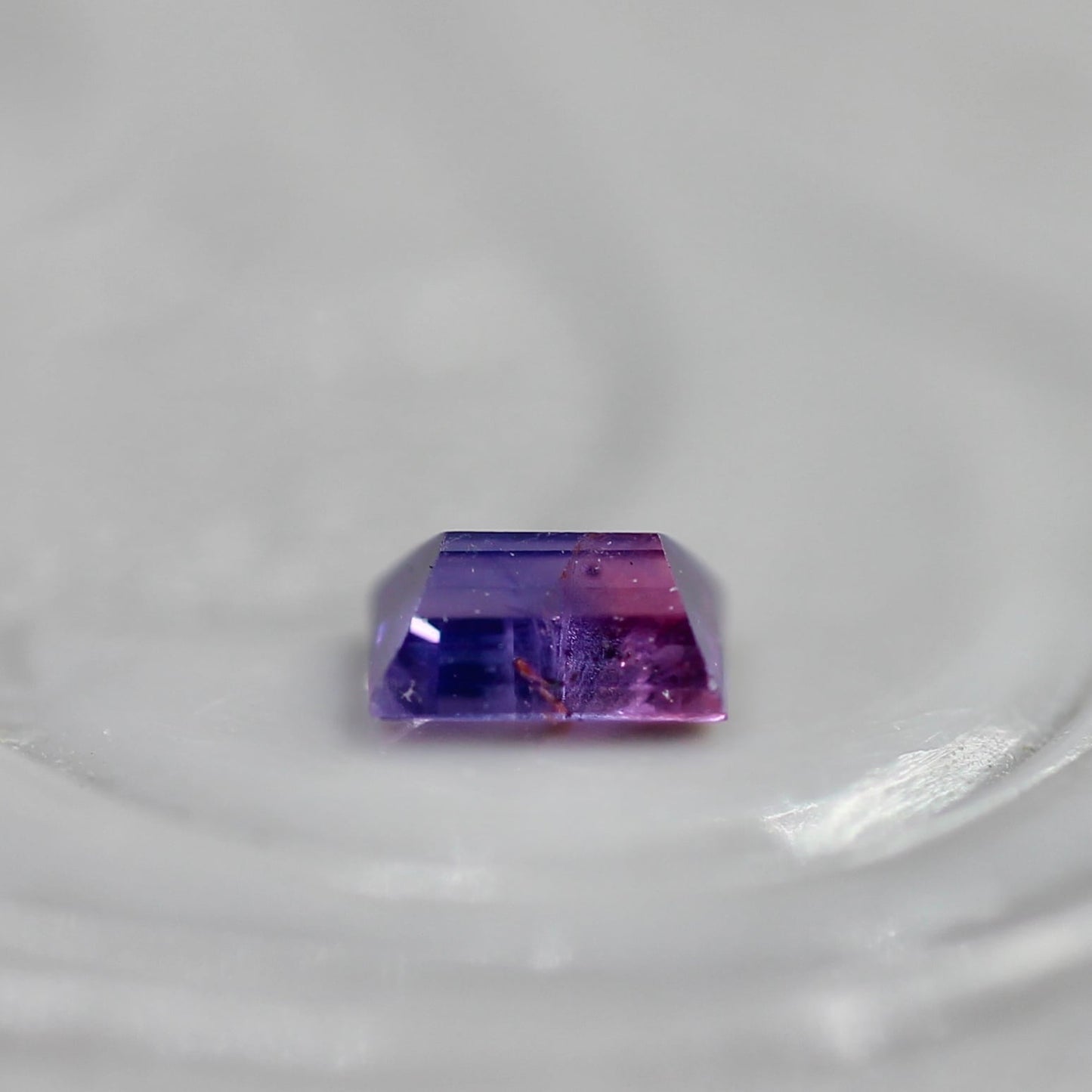 バイカラーサファイア 0.12ct スクエアカット 3.2mm×2.4mm×1.7mm【MJ2707】