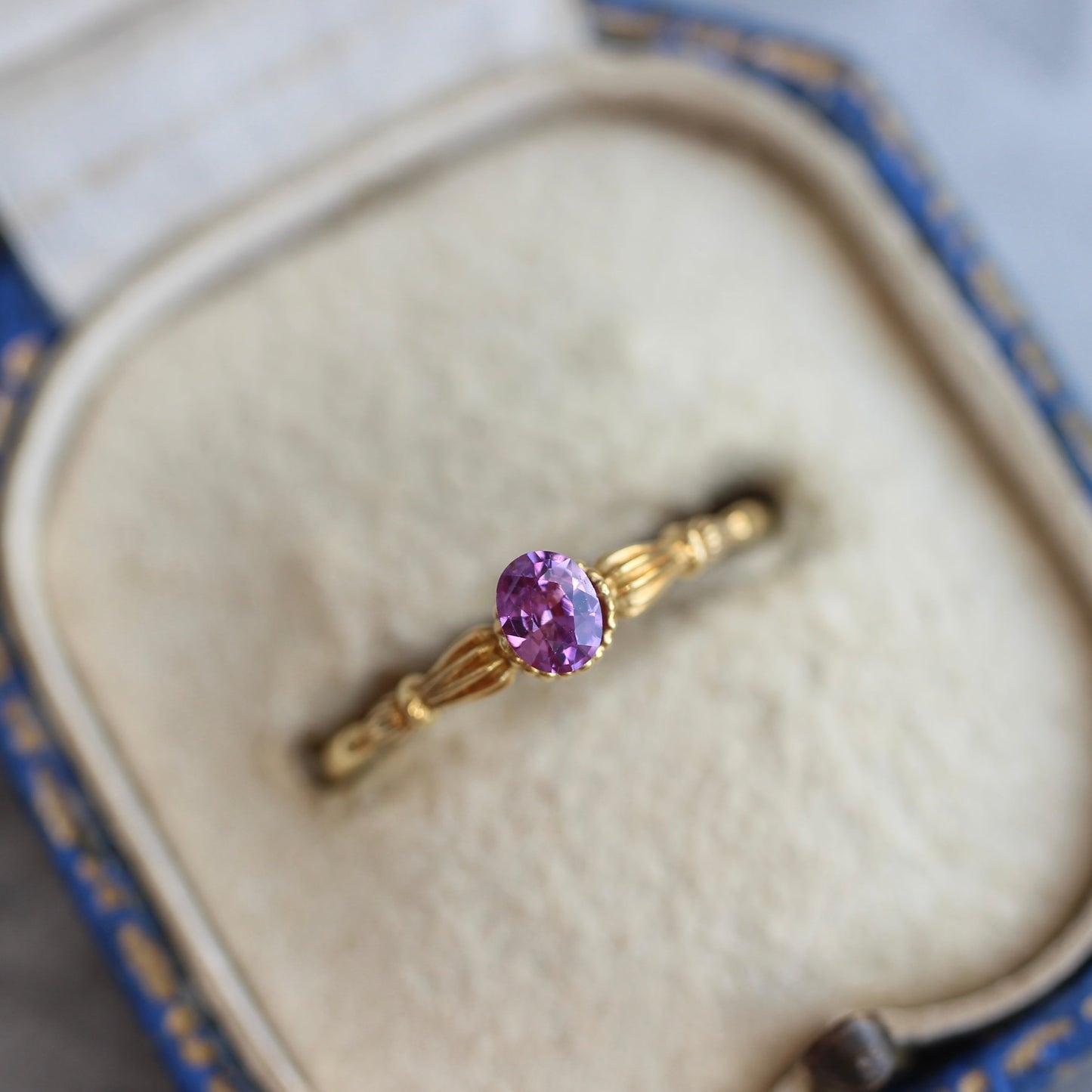 パープルサファイア 0.2ct オーバルカット 4mm×3.2mm 【MJ2462】