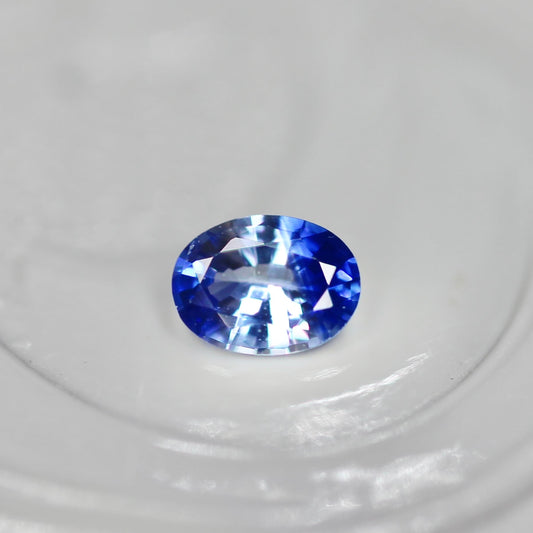 バイカラーサファイア 0.13ct オーバルカット 3.7mm×2.8mm×1.8mm【MJ2560】