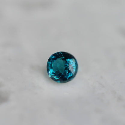 グランディディエライト 0.04ct ラウンドカット 2.2mm×2.2mm×1.7mm【MJ2692】