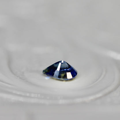 ペアシェイプカット バイカラーサファイア 0.2ct 3.8mm×3.0mm×1.8mm【MJ2544】