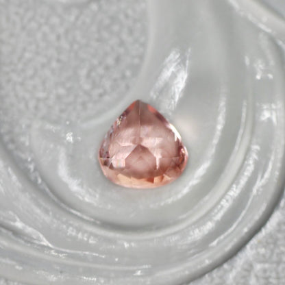 ラブラドライト 0.23ct マロンカット 4.2mm×4.1mm×2.9mm【MJ2567】