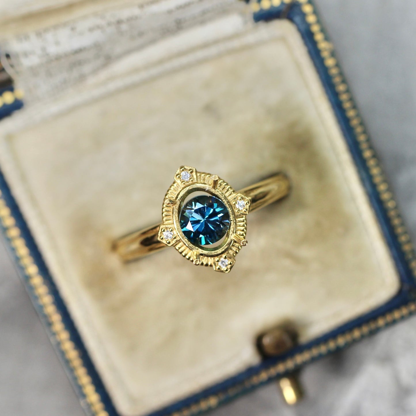 ラタナキリブルージルコン 0.73ct 5mm【MJ2539】