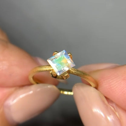 アンデシンラブラドライト 0.645ct 5×5mm マラウイ産 レインボームーンストーン 【MJ2450】