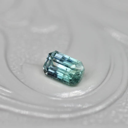 バイカラートルマリン 0.27ct エメラルドカット 4.6mm×3.0mm×2.5mm【MJ2666】
