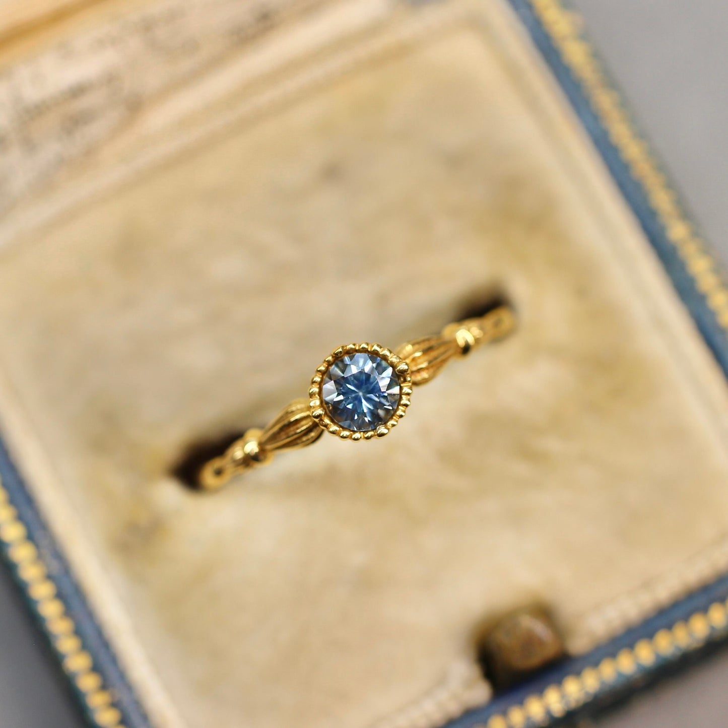 モンタナサファイア 0.25ct ラウンドカット 3.8mm×3.8mm×2.5mm アメリカ・モンタナ州産 紫陽花【MJ2598】