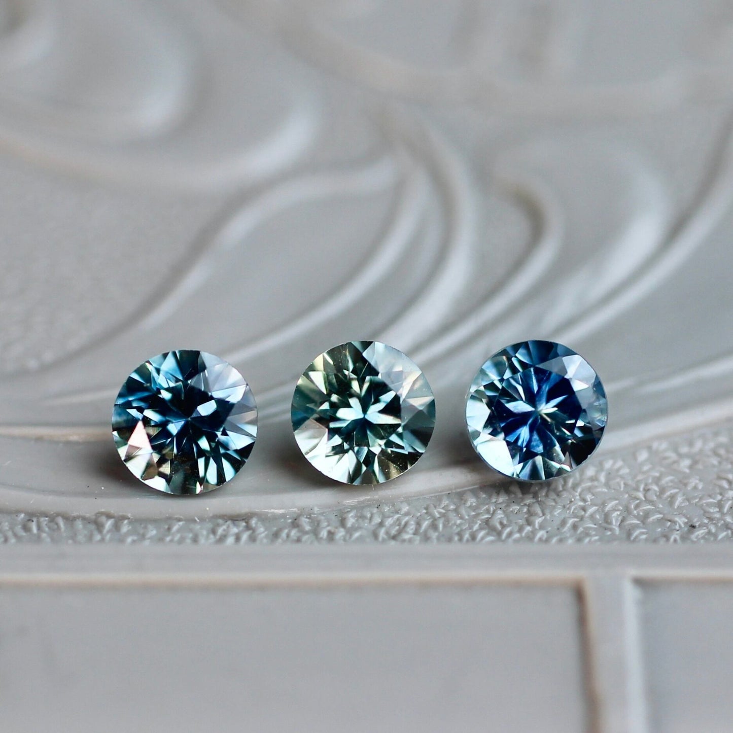 モンタナサファイア 0.27ct 3.7mm アメリカ・モンタナ州産 蘭 【MJ2425】