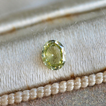 オーバルローズカット グリーンダイヤモンド 0.16ct 4.0mm×3.2mm-1.4mm 【MJ2470】