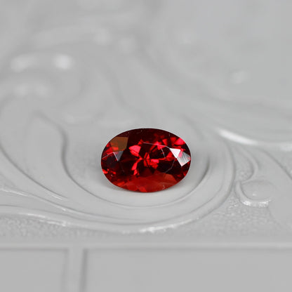 オーバルカット レッドラブラドライト 0.76ct 6.7mm×4.6mm-3.8mm 【MJ2507】