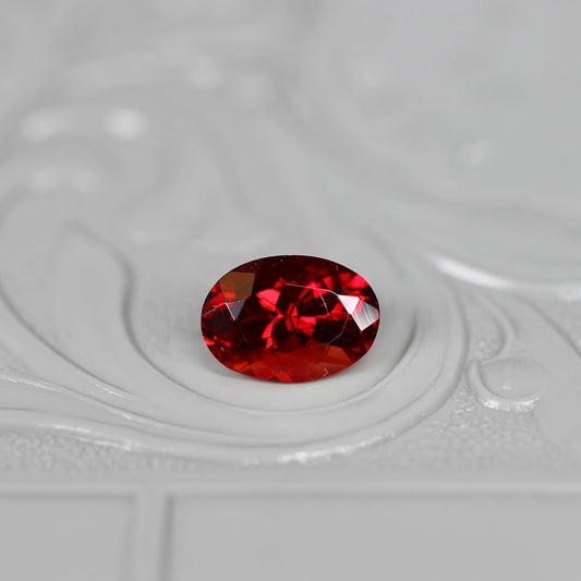 オーバルカット レッドラブラドライト 0.76ct 6.7mm×4.6mm-3.8mm 【MJ2507】