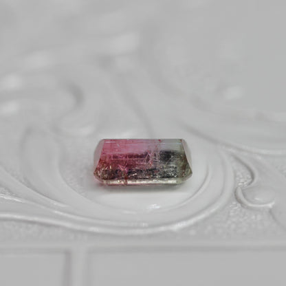 バイカラートルマリン 1.19ct エメラルドカット 7.8mm×5.0mm×3.4mm【MJ2655】