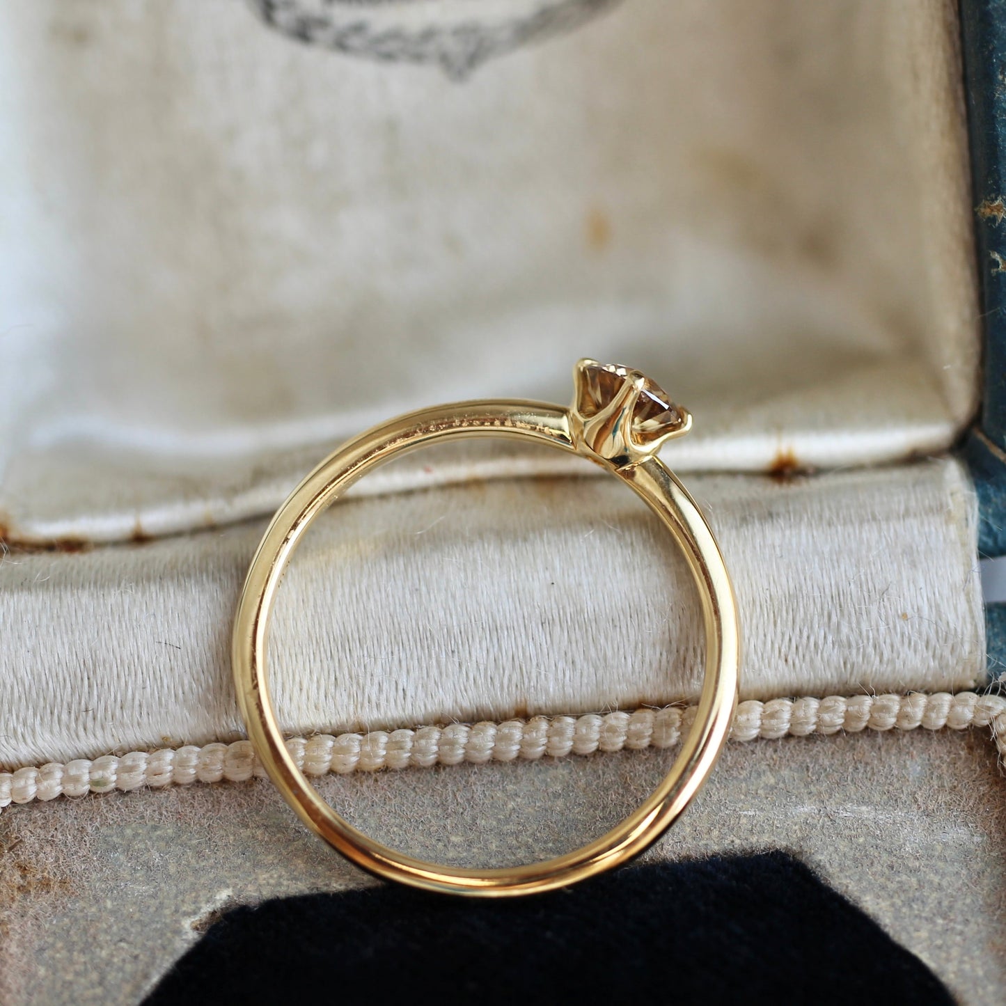 ブラウンダイヤモンド 0.325ct 4本爪×絞りアーム K18YGリング 【MJ2412】