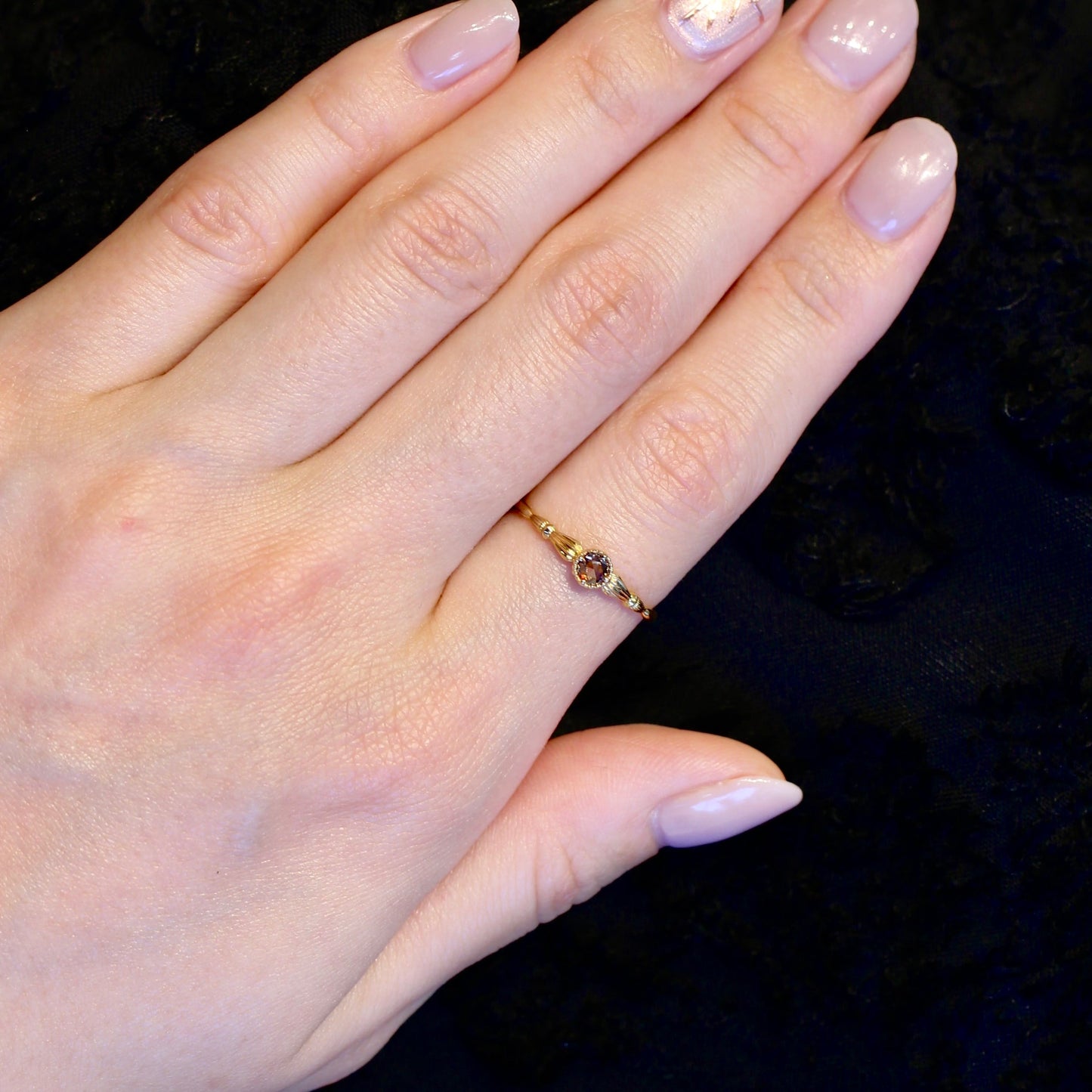 ローズカットブラウンダイヤモンド0.1ct K10YG ミルフレーム×アンティークアーム