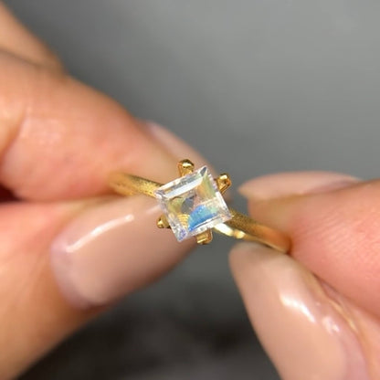 アンデシンラブラドライト 0.645ct 5×5mm マラウイ産 レインボームーンストーン 【MJ2450】