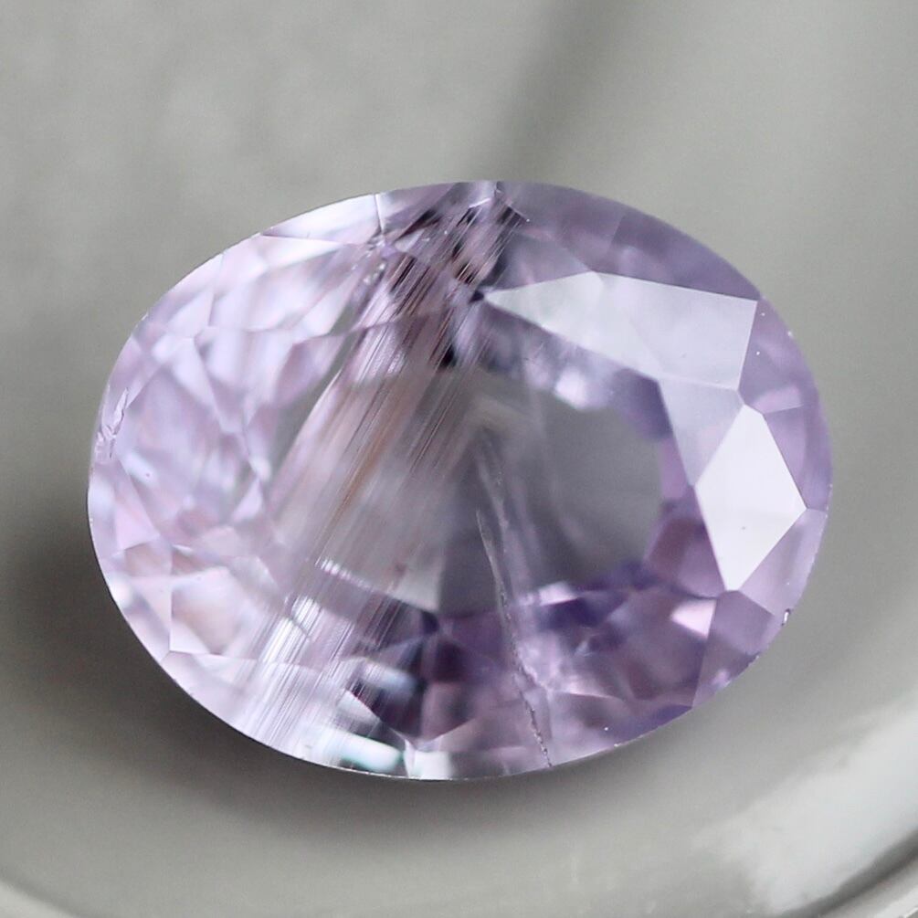 非加熱サファイア 0.49ct 5mm×4mm オーバルカット 【MJ2433】