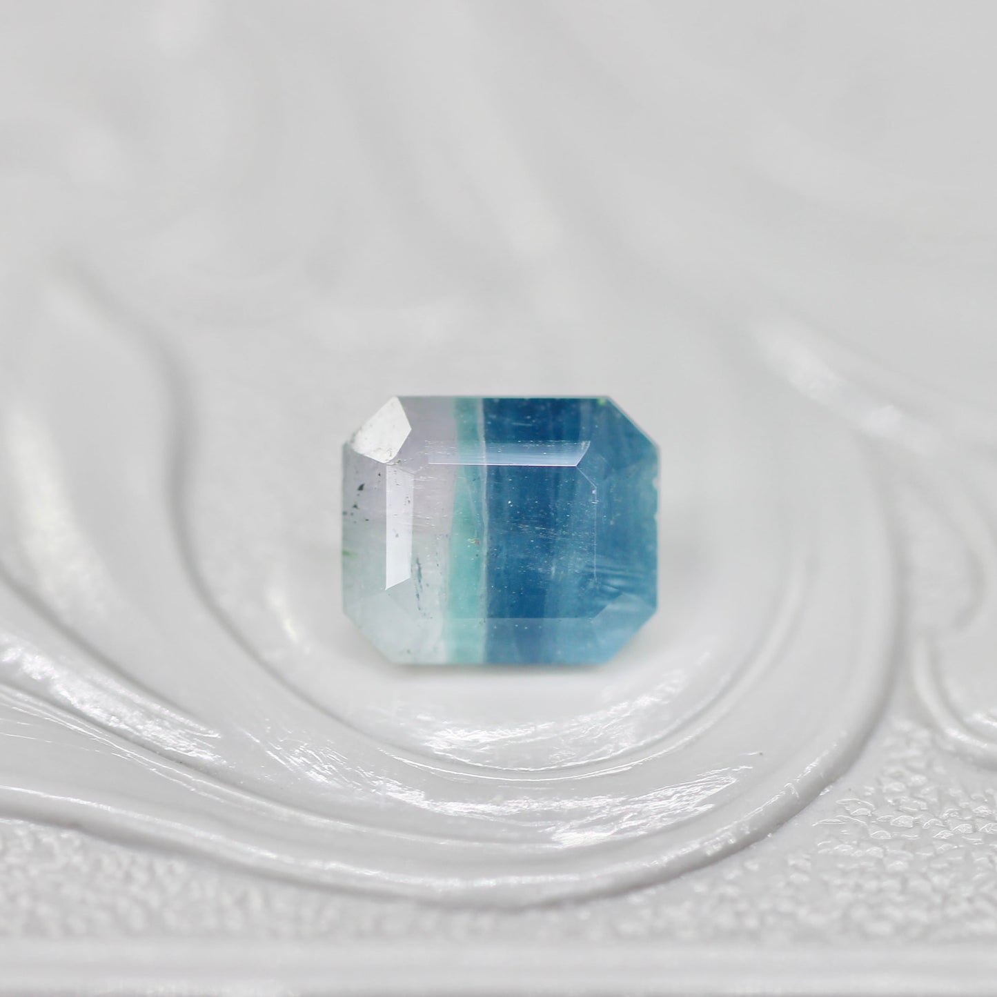 パーティーカラードトルマリン 0.92ct エメラルドカット 6.0mm×5.1mm×3.7mm【MJ2660】