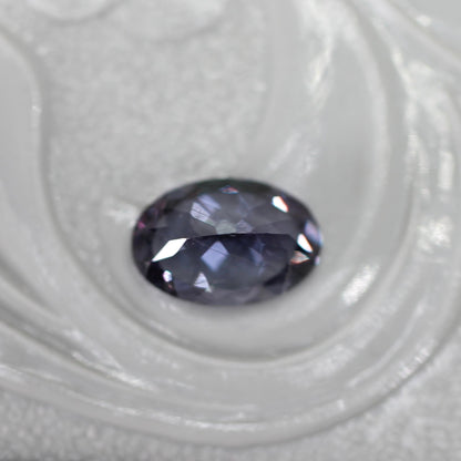 ベキリーブルーガーネット 0.59ct オーバルカット  6.0mm×4.2mm×2.9mm【MJ2563】