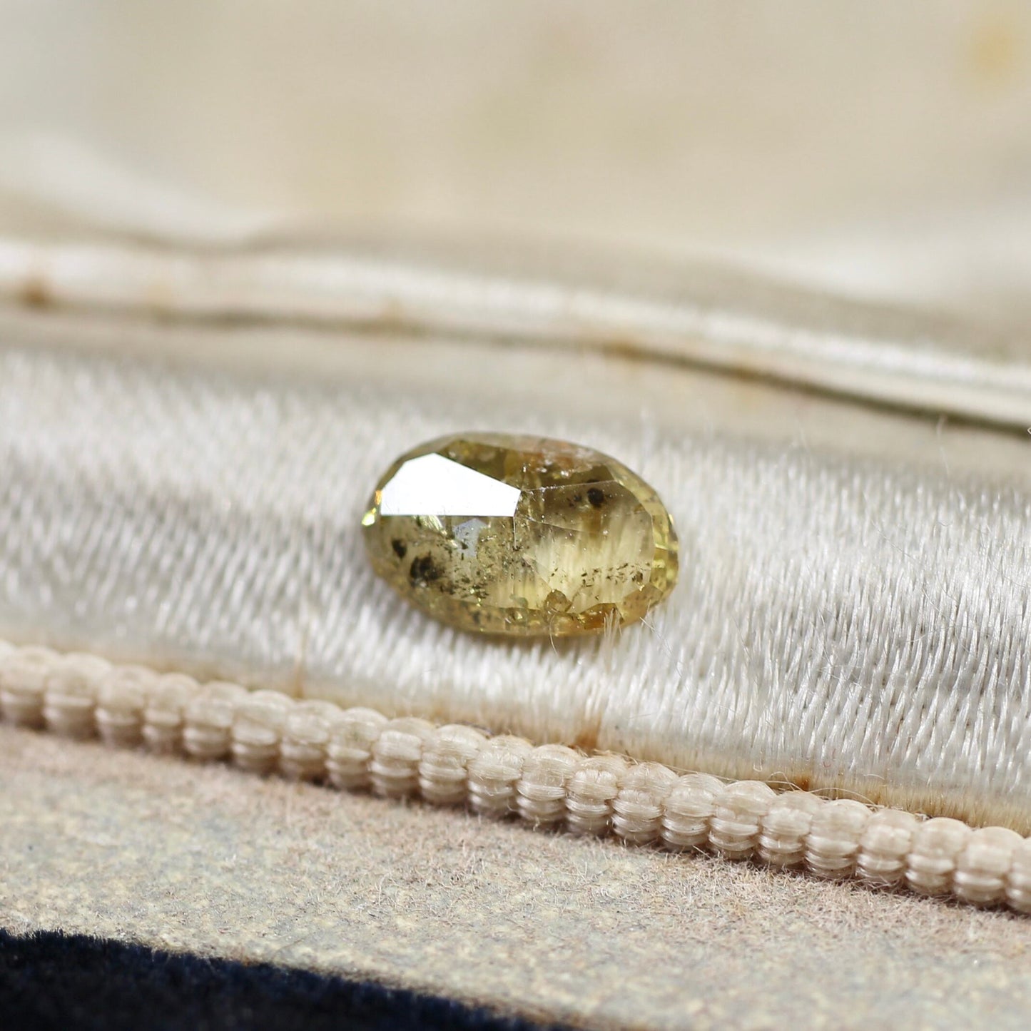 オーバルローズカット ナチュラルダイヤモンド 0.46ct 6.4mm×3.9mm-1.3mm 【MJ2495】