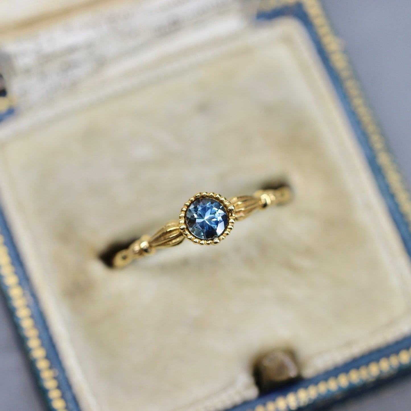 モンタナサファイア 0.25ct ラウンドカット 3.8mm×3.8mm×2.5mm アメリカ・モンタナ州産 勿忘草【MJ2599】