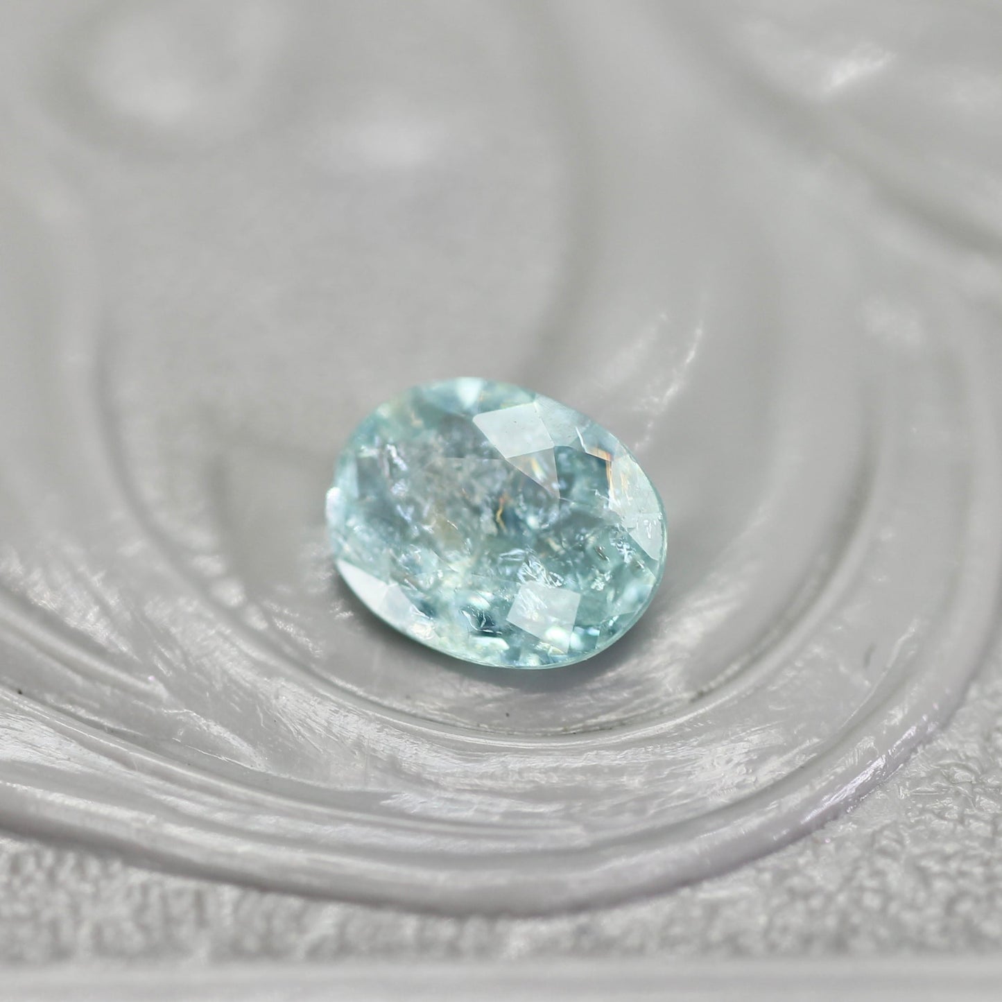 パライバトルマリン モザンビーク産 0.28ct オーバルカット 5.2mm×4.0mm×2.0mm【MJ2740】