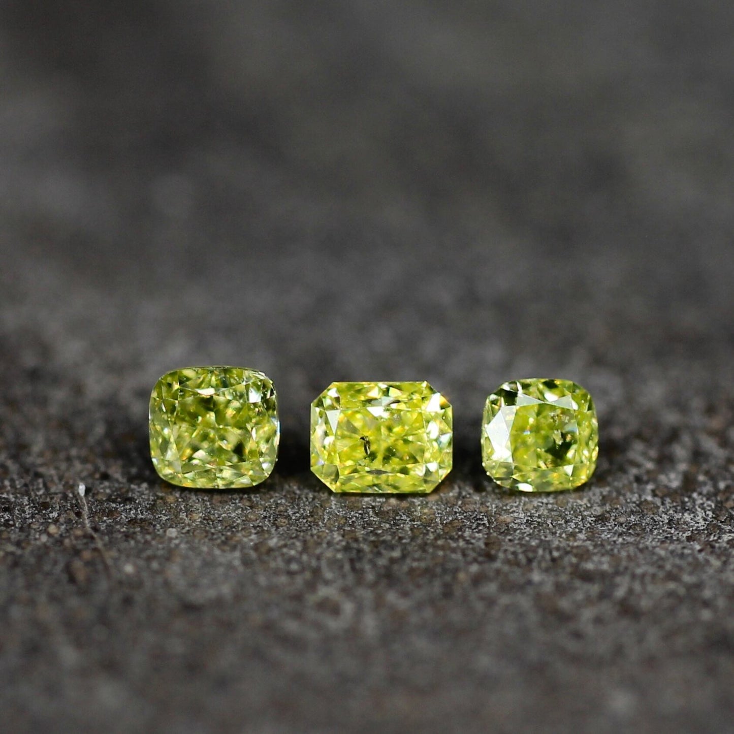 スクエアカット イエローダイヤモンド 0.13ct 3.1mm×2.5mm×2.0mm 【MJ2622】
