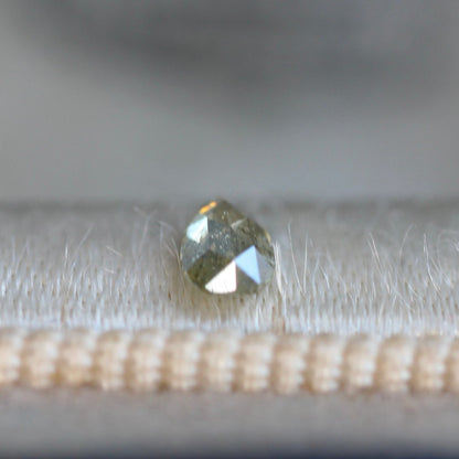 ペアシェイプカット ナチュラルダイヤモンド 0.165ct 4.9mm×2.8mm-1.4mm 【MJ2483】