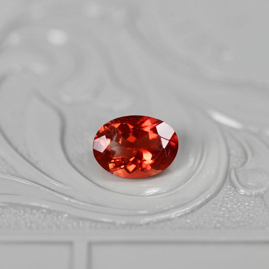 オーバルカット レッドラブラドライト 0.77ct 6.5mm×4.8mm-3.1mm 【MJ2510】