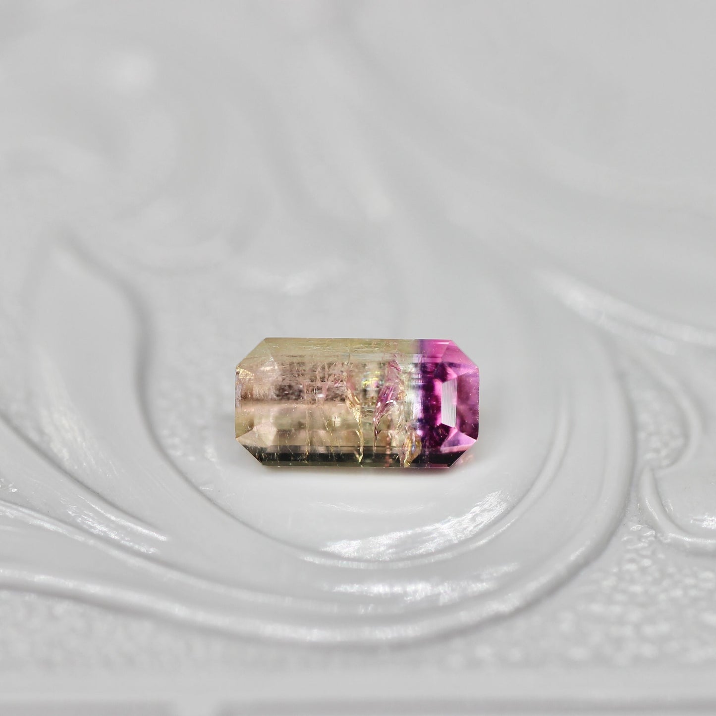 パーティーカラードトルマリン 0.60ct エメラルドカット 6.8mm×3.4mm×2.9mm【MJ2664】