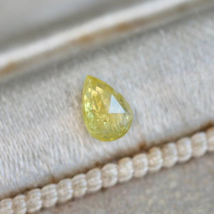 ペアシェイプカット ナチュラルダイヤモンド 0.195ct 4.5mm×3.1mm-1.6mm 【MJ2478】