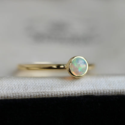 オパール 0.17ct  K18YG フクリン×プレーンアームリング 【MJ2401】