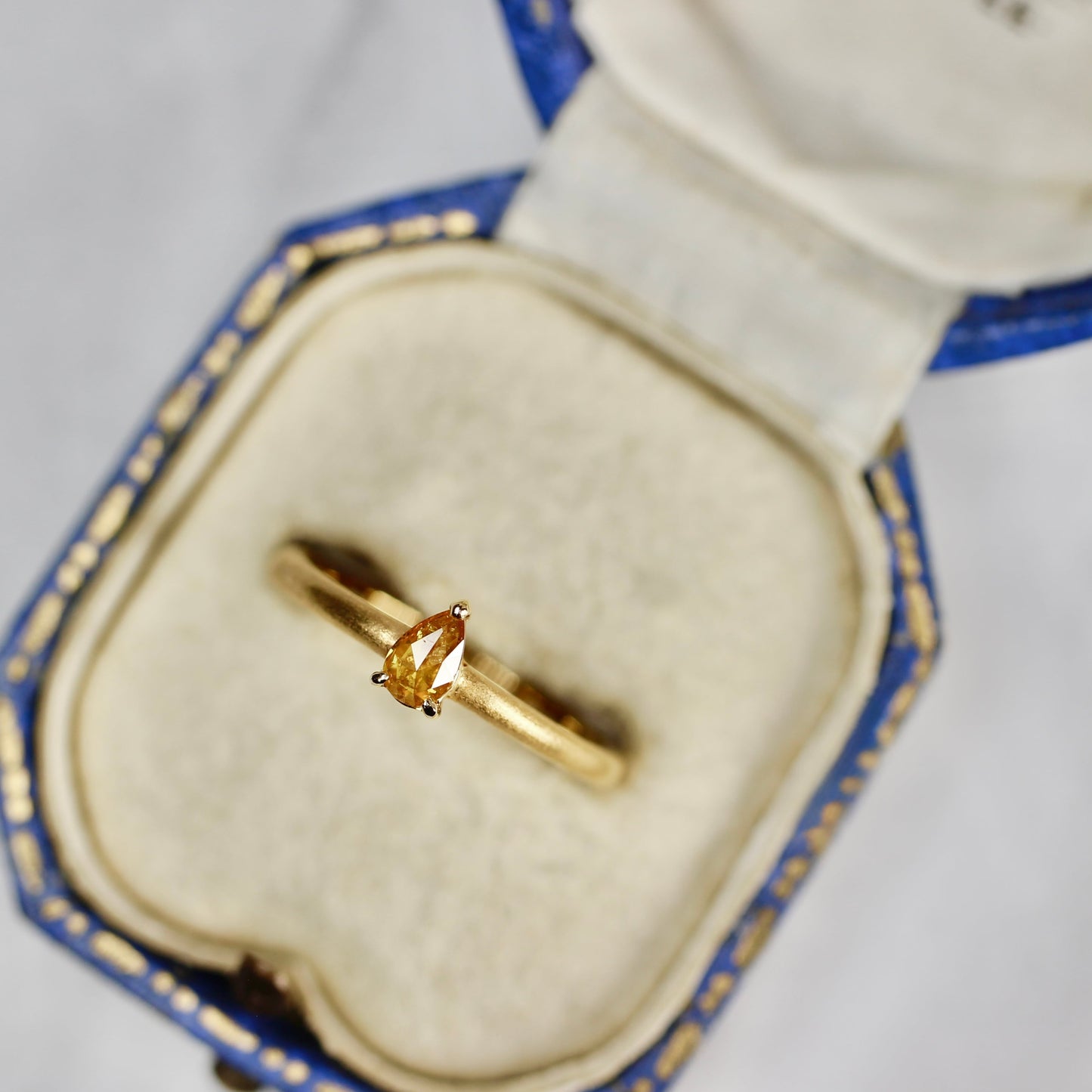 オレンジブラウンダイヤモンド 0.185ct K10YG ペアシェイプローズカット 爪留め(プレーン)×プレーンアーム(マット)【MJ2835】