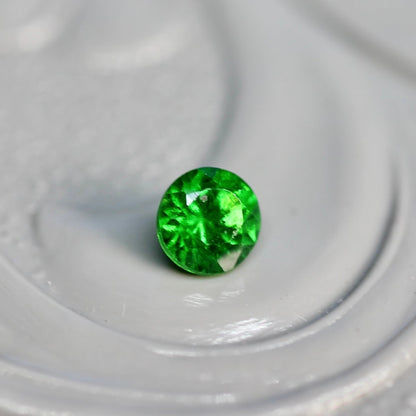 デマントイドガーネット 0.145ct 2.8mm 【MJ2488】