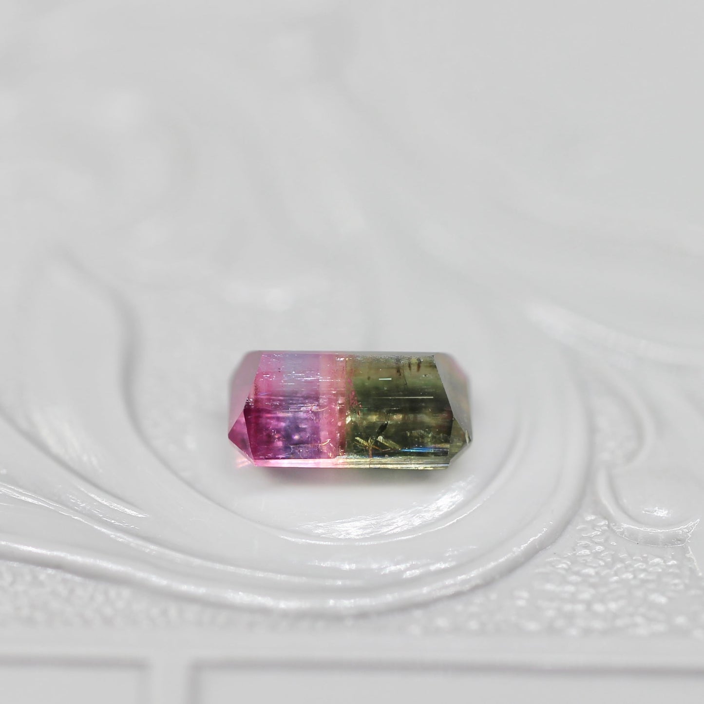 パーティーカラードトルマリン 0.92ct  エメラルドカット 7.2mm×4.4mm×3.4mm【MJ2665】