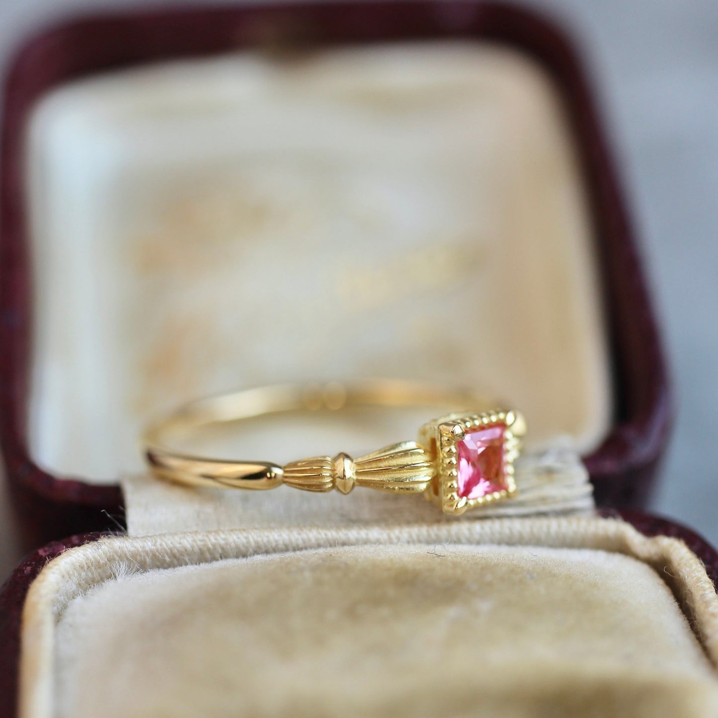 アヤナスピネル 3mm×3mm K18YG ミルフレーム×アンティークアーム リング 【MJ2407】