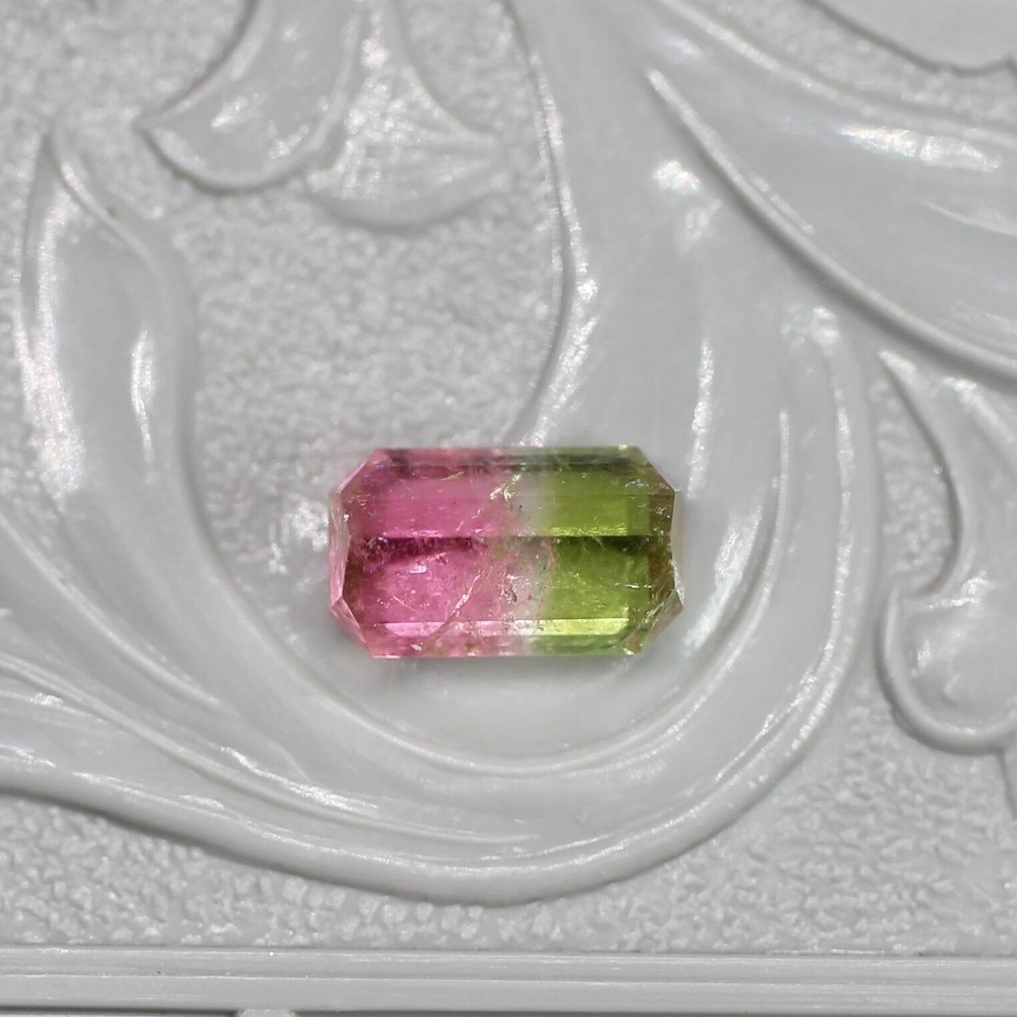 バイカラートルマリン 0.80ct エメラルドカット 7.2mm×4.2mm×3.2mm【MJ2656】