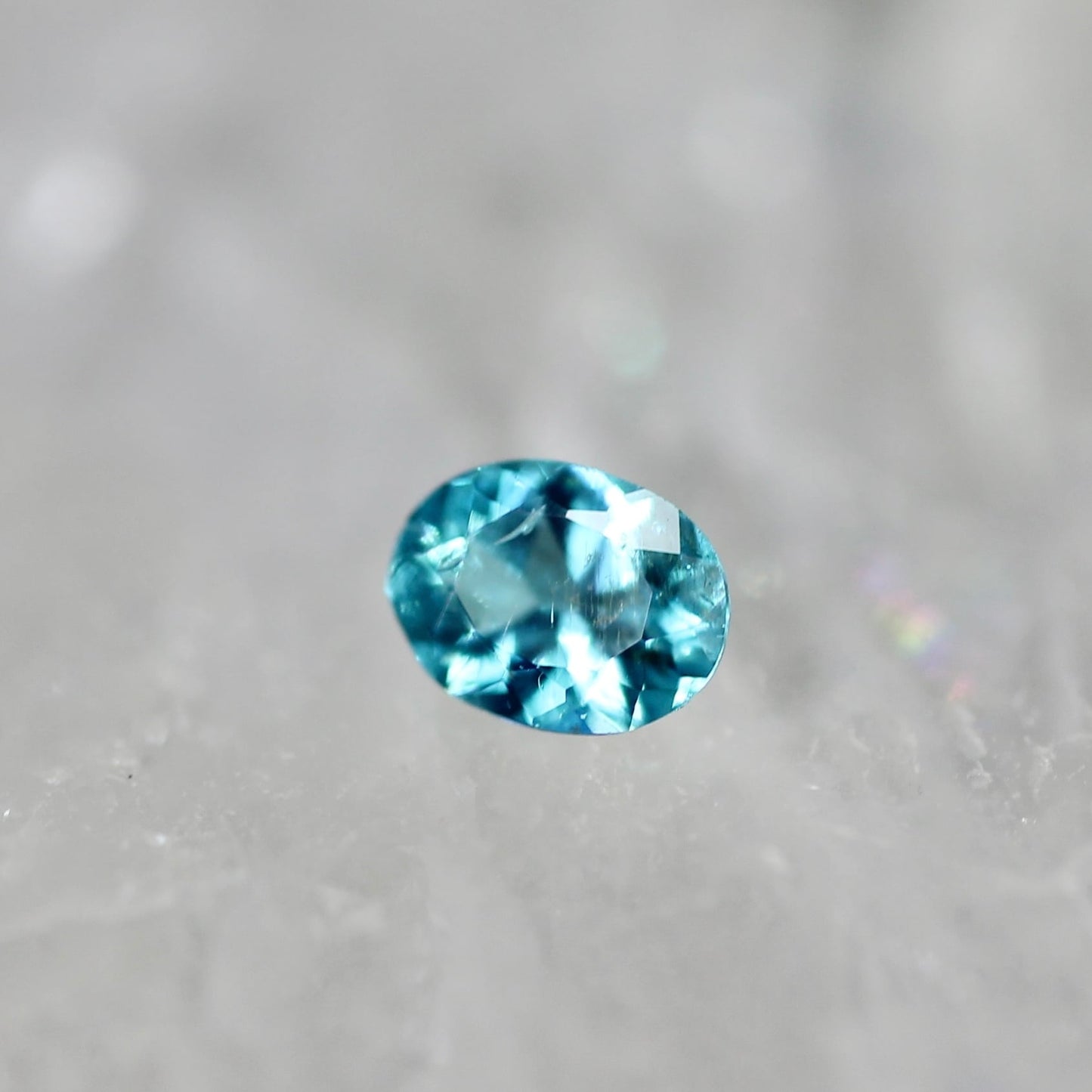 パライバトルマリン 0.05ct オーバルカット 2.8mm×2.1mm×1.3mm【MJ2550】