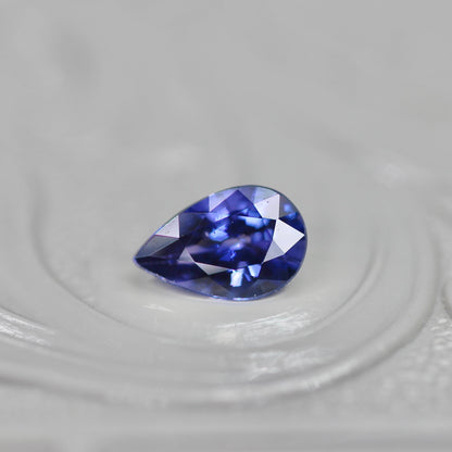 バイカラーサファイア 0.42ct ペアシェイプ 6.1mm×3.9mm×2.9mm【MJ2630】