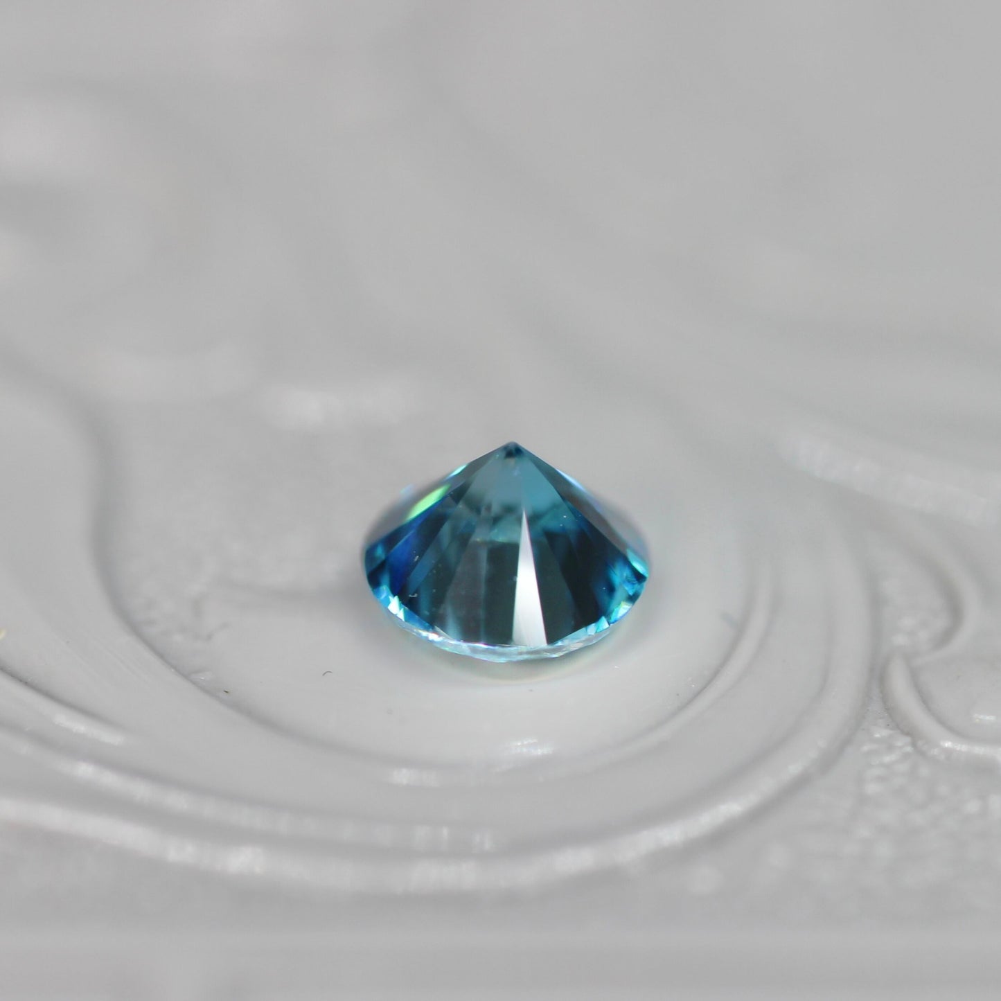 ラタナキリブルージルコン 0.73ct 5mm【MJ2539】