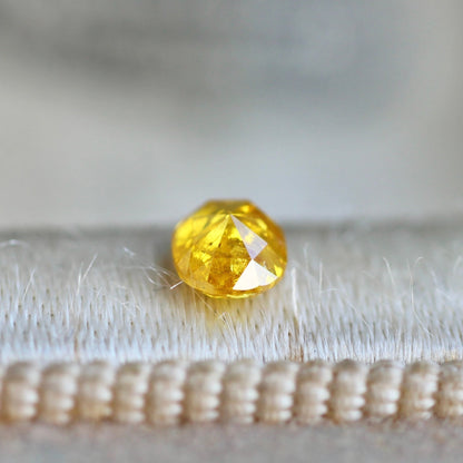 オーバルローズカット ハニーイエローダイヤモンド 0.26ct 4.1mm×3.3mm-2.0mm 【MJ2471】