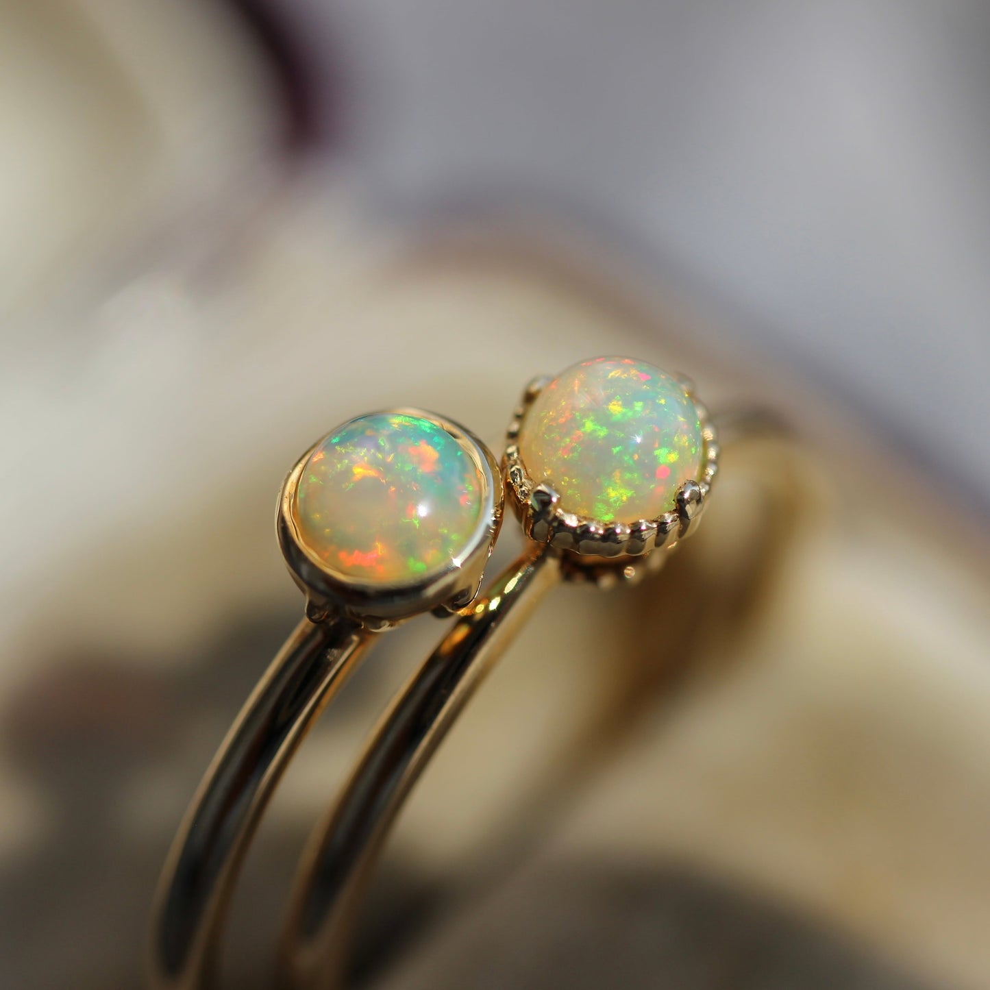 オパール 0.17ct  K18YG フクリン×プレーンアームリング 【MJ2401】