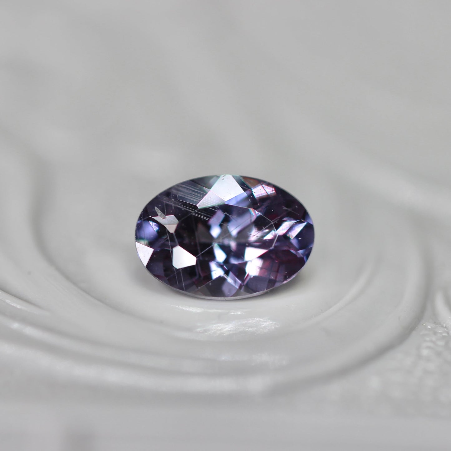 ベキリーブルーガーネット 0.59ct オーバルカット  6.0mm×4.2mm×2.9mm【MJ2563】