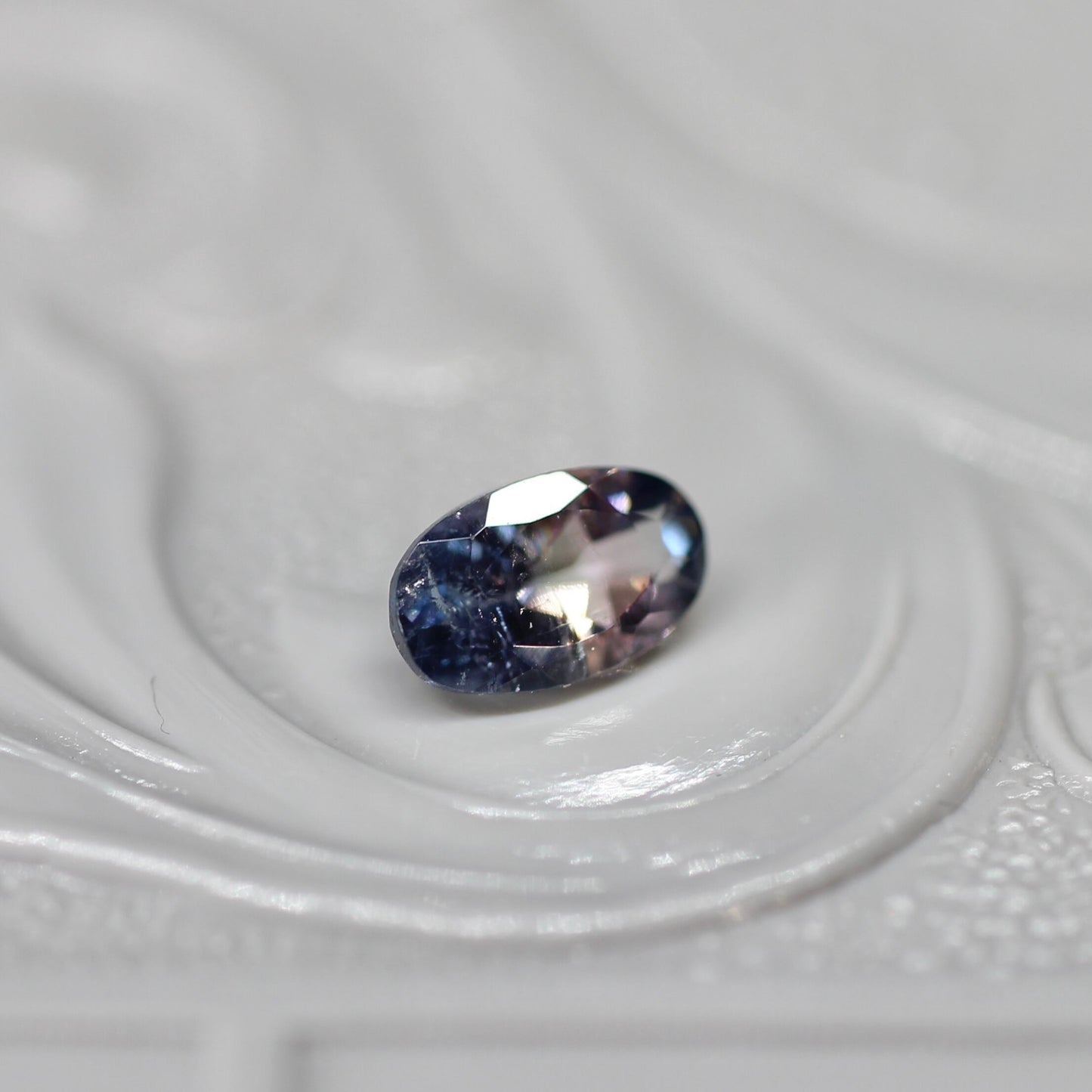 オーバルカット パーティーカラード トルマリン 0.31ct  5.3mm×3.0mm×2.0mm【MJ2578】